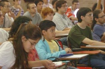 Argentino de 13 anos cursa três faculdades