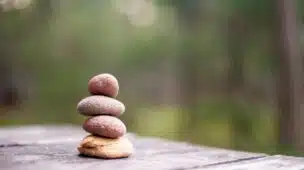 Pilha de pedras equilibras