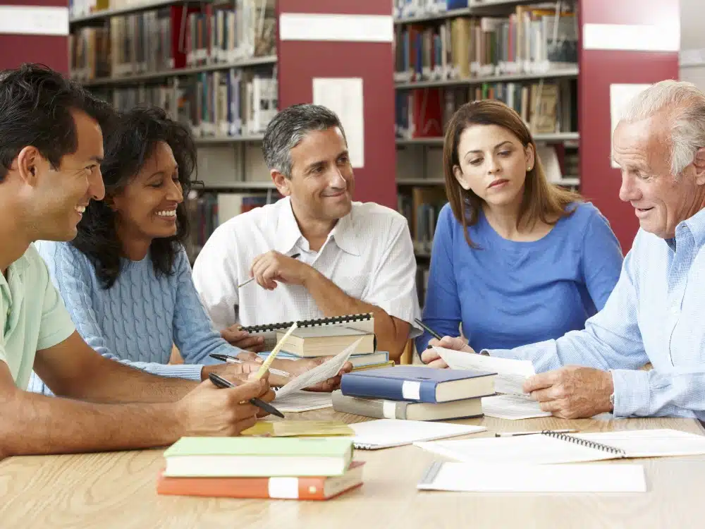 Como voltar a estudar depois dos 40. Foto: Trendings / Reprodução Google