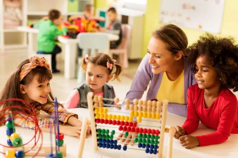 Técnicas de memorização para crianças com jogos educativos em sala de aula